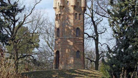 věže v zámeckém parku v Čechách pod Kosířem